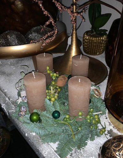 D104-Goldene-Zeiten-Dekoration-Kerzen-Weihnachten-Blumengeschaeft-Boehme