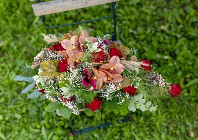 F1022-Strauss mit Orchideen und Rosen